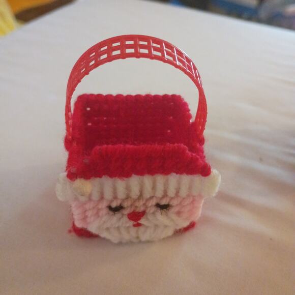 Lot of 5 Vintage small Handmade Plastic Canvas Baskets Christmas Tree Ornaments - Picture 3 of 15